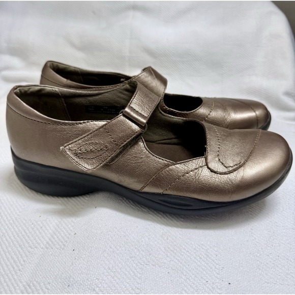 Clarks Shoes - Clark's Women's Leather Mary Jane Flats Bronze Sz 8.5 Hook & Loop Comfort